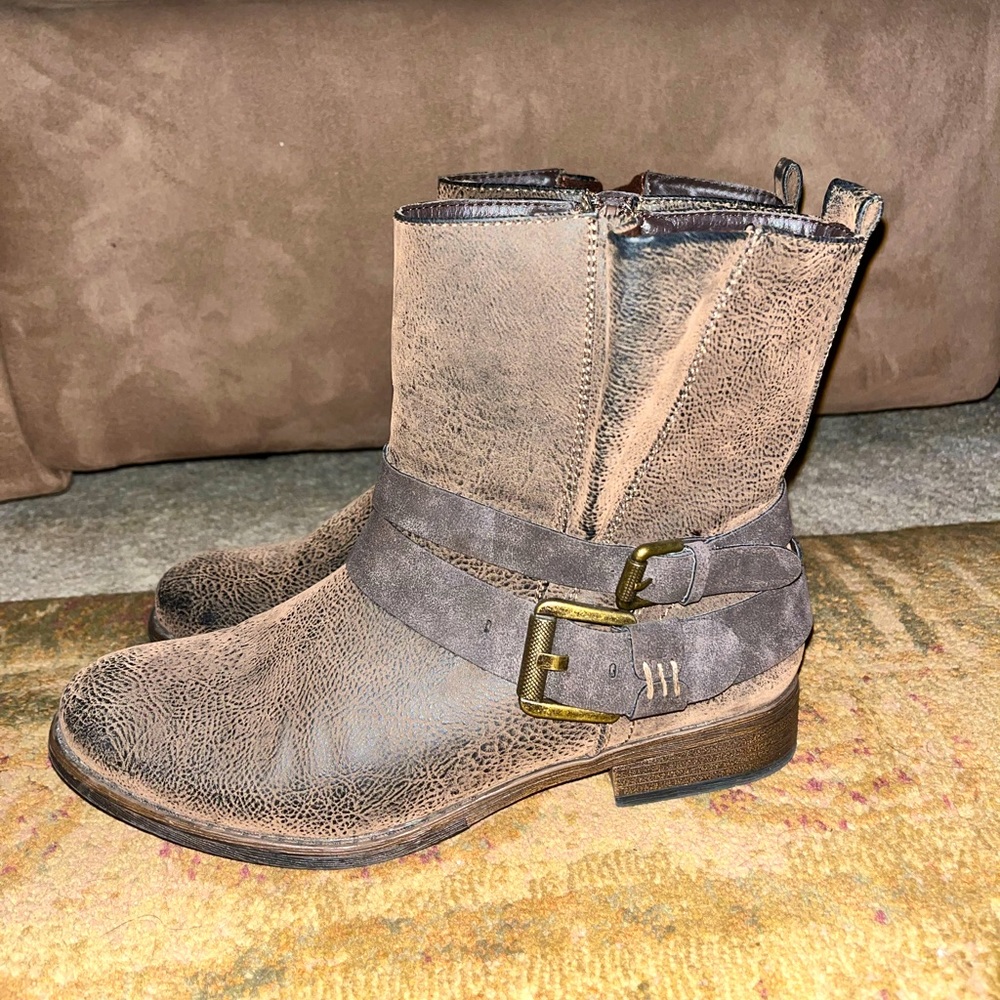Maurice’s casual boots size 7.5